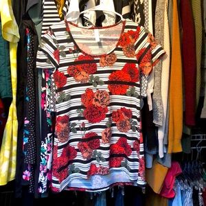 LuLa Roe Perfect Tee